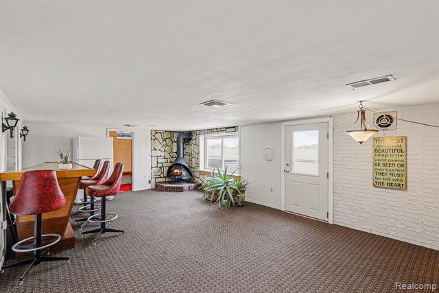 2596 N Williams Lake Road, Waterford, MI 48327