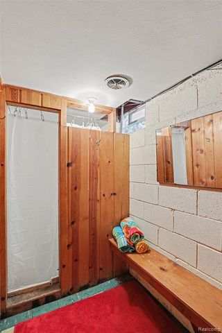 2596 N Williams Lake Road, Waterford, MI 48327