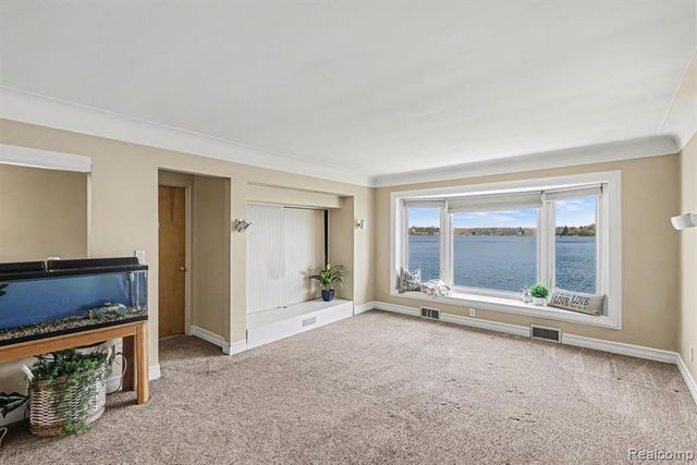 2596 N Williams Lake Road, Waterford, MI 48327