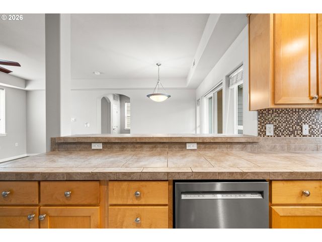 10855 Sw 130TH Ave, Tigard, OR 97223