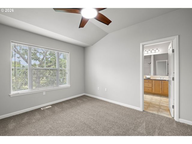 10855 Sw 130TH Ave, Tigard, OR 97223