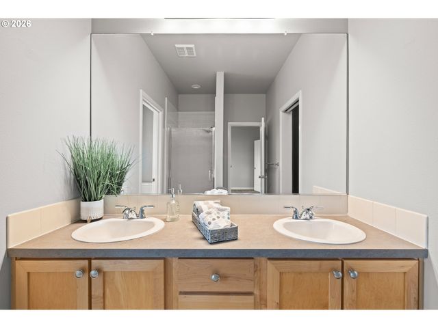 10855 Sw 130TH Ave, Tigard, OR 97223