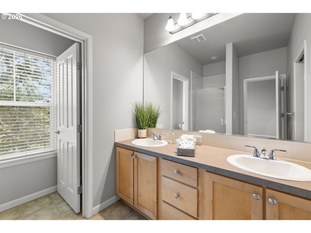 10855 Sw 130TH Ave, Tigard, OR 97223