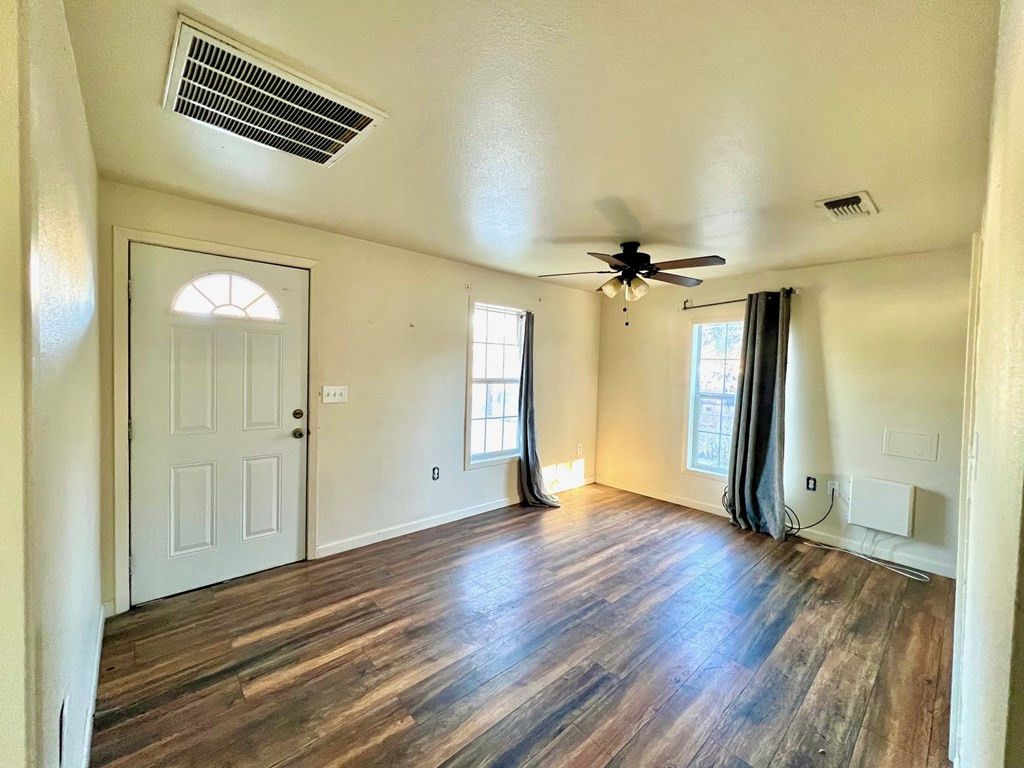 Image 5 of property listing at 2817 N Irving Street, San Angelo, TX 76903