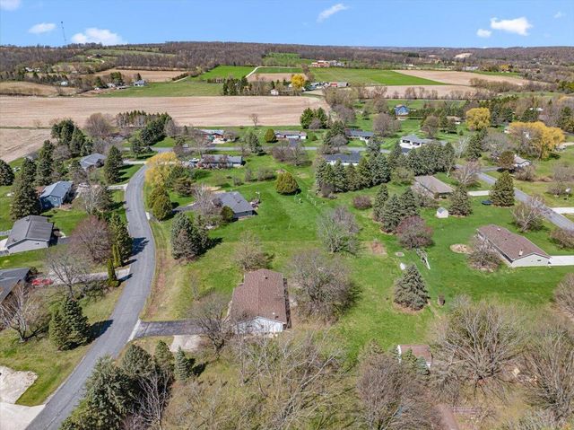 W6392 Judy DRIVE, Plymouth, WI 53073