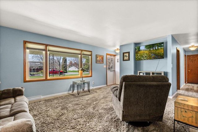 W6392 Judy DRIVE, Plymouth, WI 53073