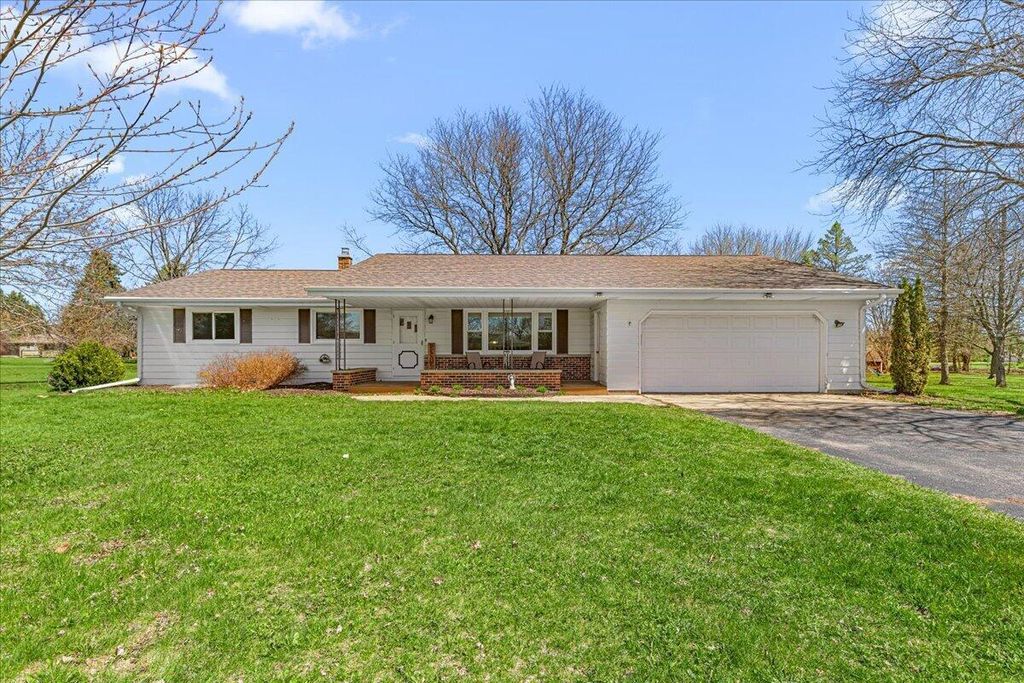 W6392 Judy DRIVE, Plymouth, WI 53073