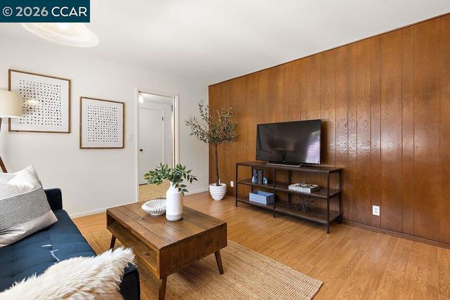 32 Lancaster Ct, Walnut Creek, CA 94595