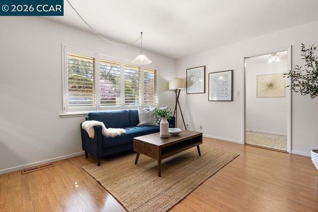 32 Lancaster Ct, Walnut Creek, CA 94595