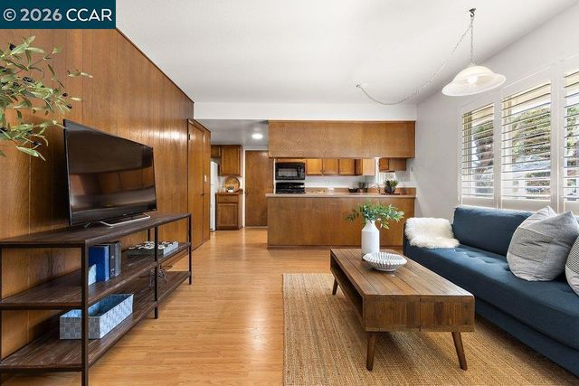 32 Lancaster Ct, Walnut Creek, CA 94595