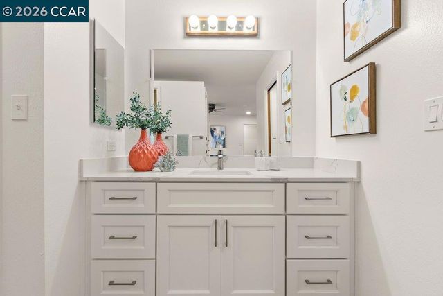 32 Lancaster Ct, Walnut Creek, CA 94595