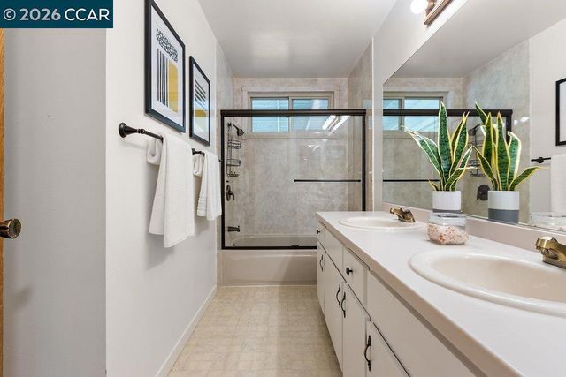 32 Lancaster Ct, Walnut Creek, CA 94595