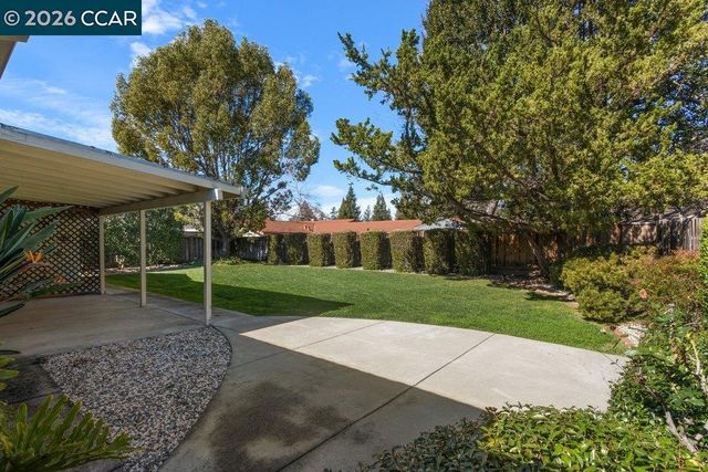 32 Lancaster Ct, Walnut Creek, CA 94595