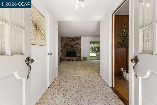 32 Lancaster Ct, Walnut Creek, CA 94595