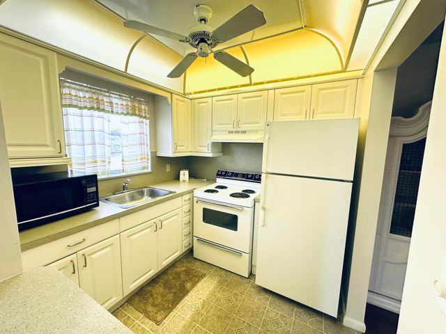 8 GRANTHAM D, Deerfield Beach, FL 33442