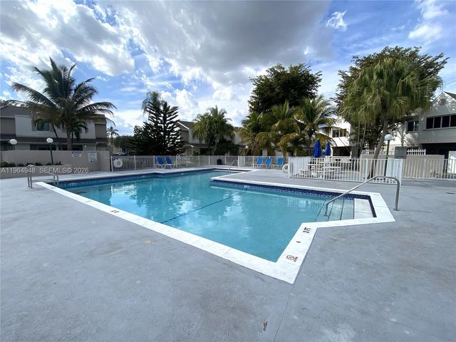 17500 NW 67th Ct E-19, Hialeah, FL 33015