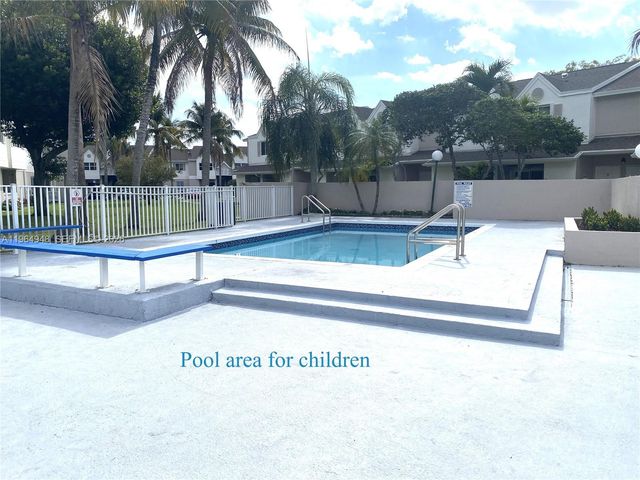 17500 NW 67th Ct E-19, Hialeah, FL 33015