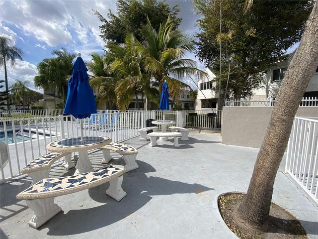 17500 NW 67th Ct E-19, Hialeah, FL 33015