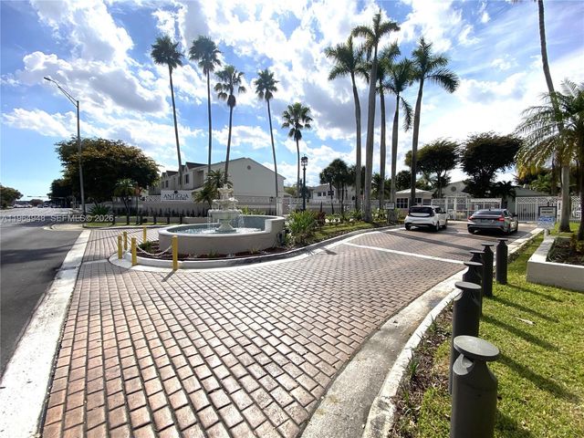 17500 NW 67th Ct E-19, Hialeah, FL 33015