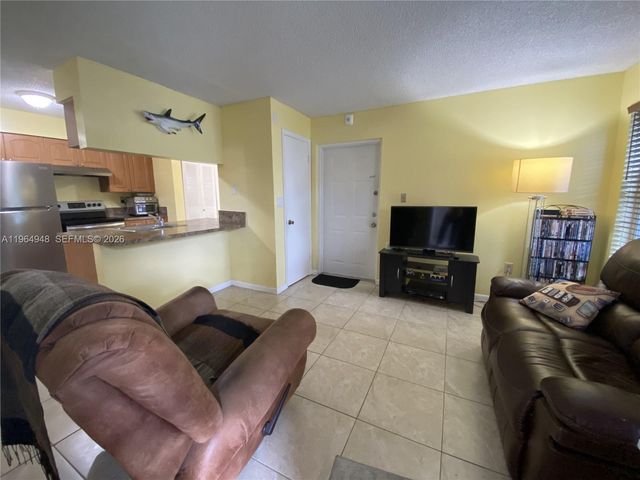 17500 NW 67th Ct E-19, Hialeah, FL 33015