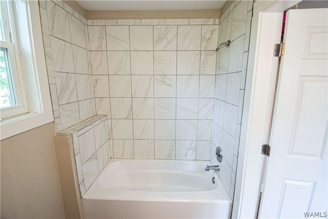 2420 39th St, Tuscaloosa, AL 35405