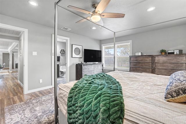 109 High Gabriel DR, Leander, TX 78641