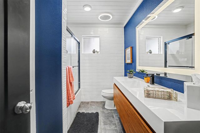 109 High Gabriel DR, Leander, TX 78641