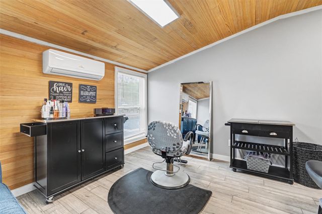 109 High Gabriel DR, Leander, TX 78641