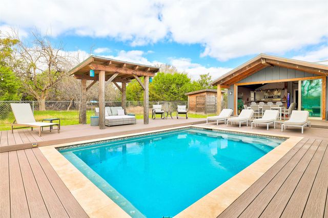 109 High Gabriel DR, Leander, TX 78641