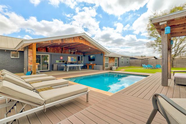 109 High Gabriel DR, Leander, TX 78641