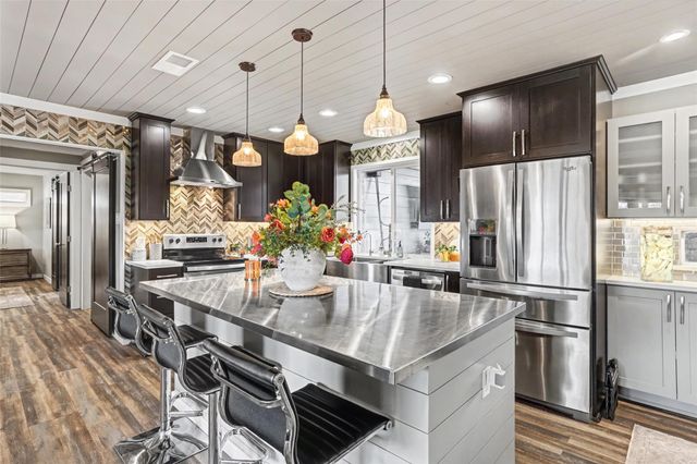 109 High Gabriel DR, Leander, TX 78641