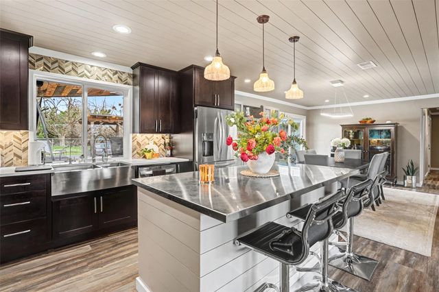 109 High Gabriel DR, Leander, TX 78641