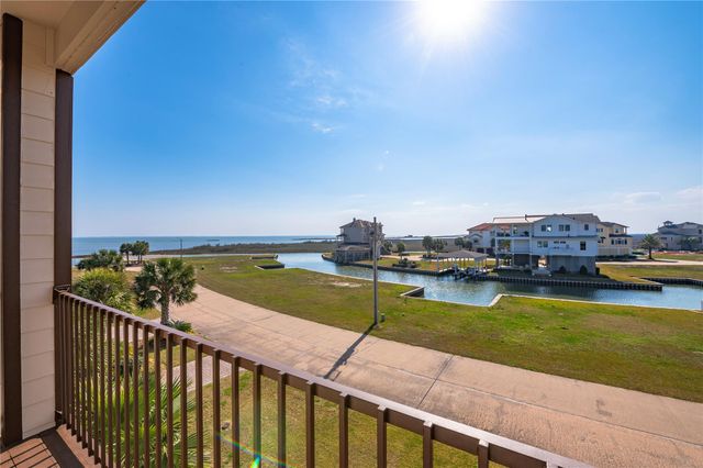 26 Half Moon, Hitchcock, TX 77563