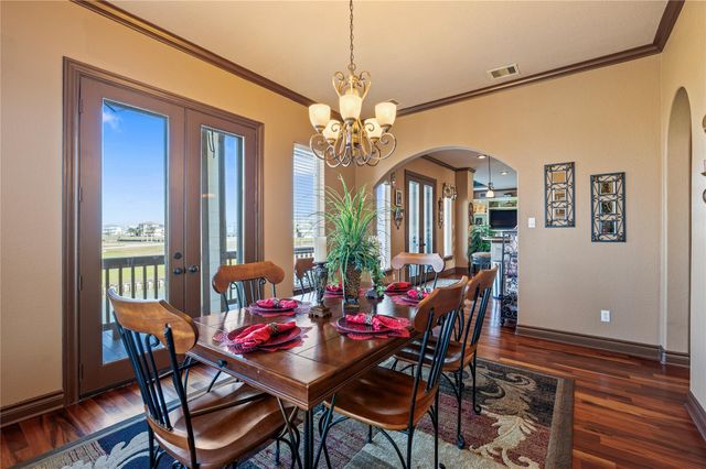 26 Half Moon, Hitchcock, TX 77563