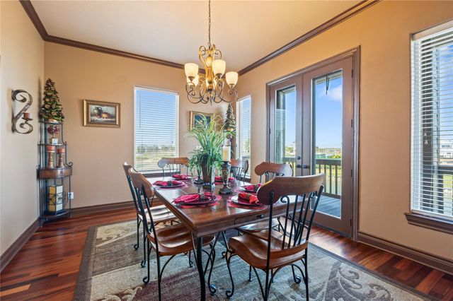 26 Half Moon, Hitchcock, TX 77563