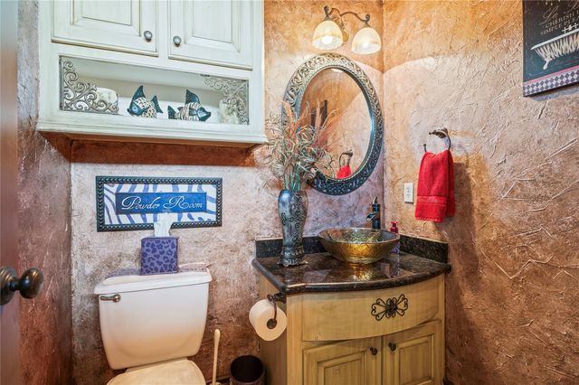 26 Half Moon, Hitchcock, TX 77563