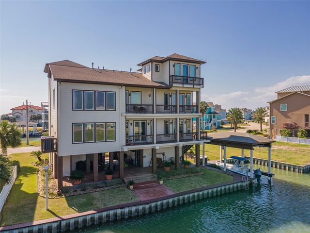 26 Half Moon, Hitchcock, TX 77563