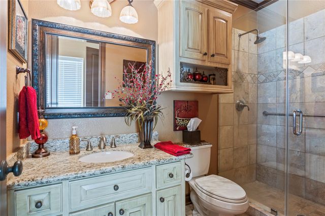 26 Half Moon, Hitchcock, TX 77563