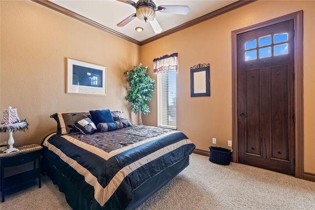 26 Half Moon, Hitchcock, TX 77563