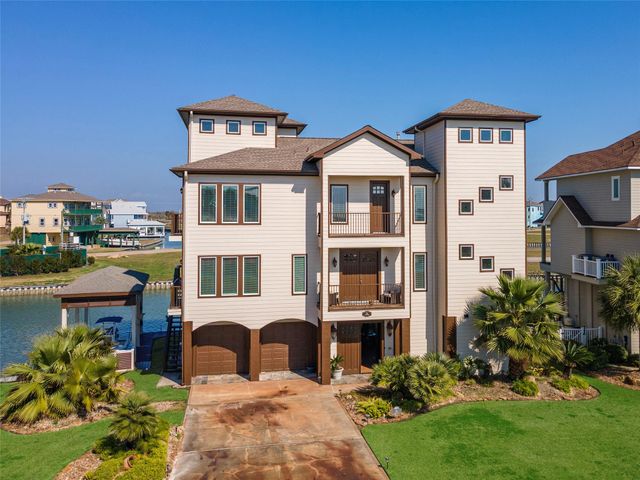 26 Half Moon, Hitchcock, TX 77563