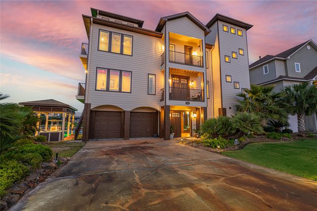 26 Half Moon, Hitchcock, TX 77563