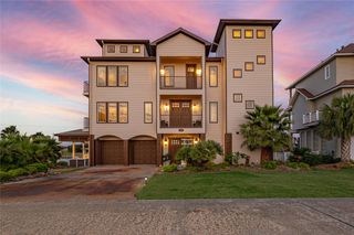 26 Half Moon, Hitchcock, TX 77563