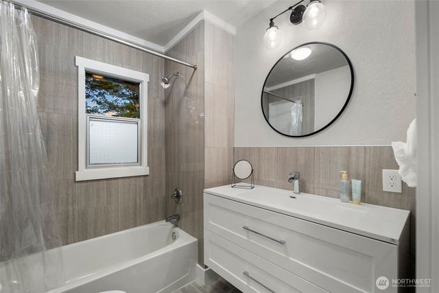 9338 39th Avenue S, Seattle, WA 98118