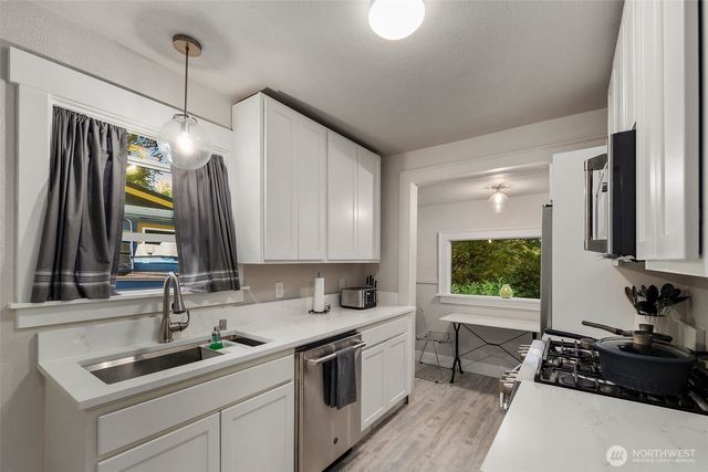9338 39th Avenue S, Seattle, WA 98118