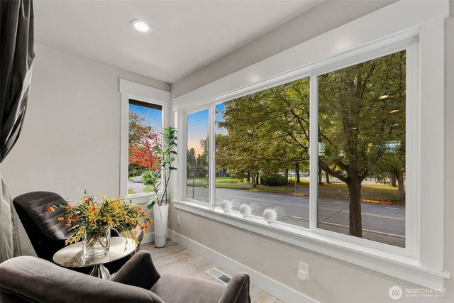 9338 39th Avenue S, Seattle, WA 98118