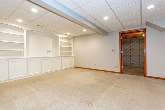 6949 Bowman Lane, Cedar Rapids, IA 52402