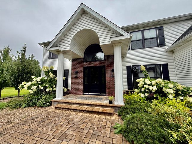 6949 Bowman Lane, Cedar Rapids, IA 52402