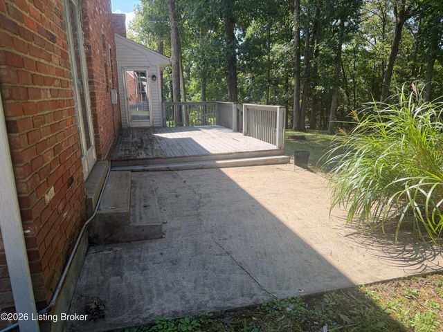 590 Lakeshore Pkwy, Brandenburg, KY 40108