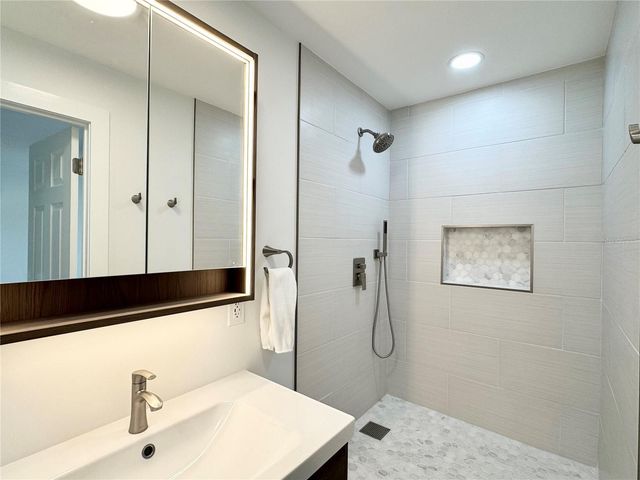 9205 TUDOR DRIVE C208, Tampa, FL 33615