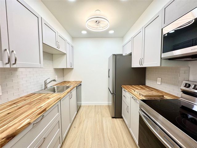 9205 TUDOR DRIVE C208, Tampa, FL 33615